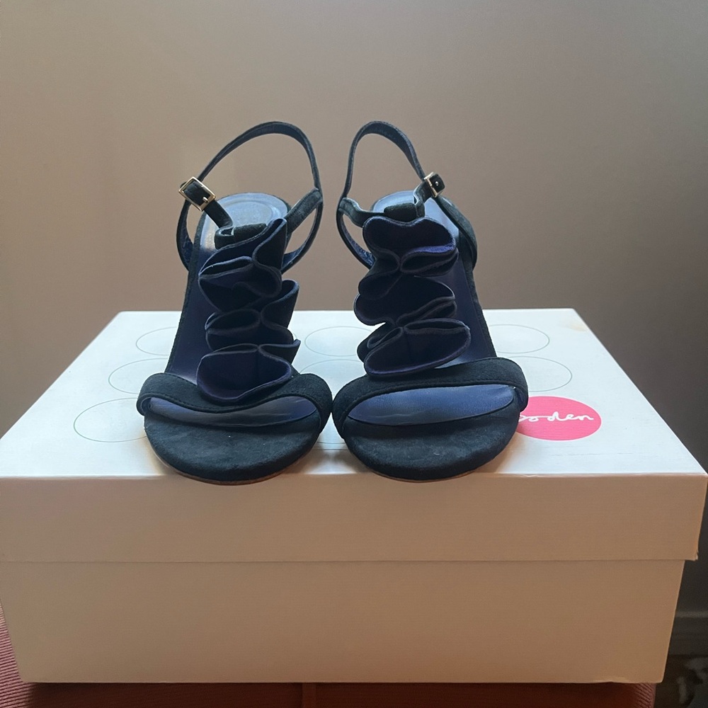 NEW Boden Navy Suede Leather Flowerburst Strappy Heels - Sz 37 Made in Portugal